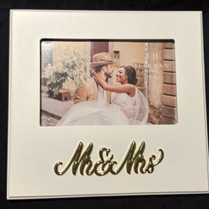 Beekman Home “Mr & Mrs” Gold Script Wedding Photo Frame 6x4